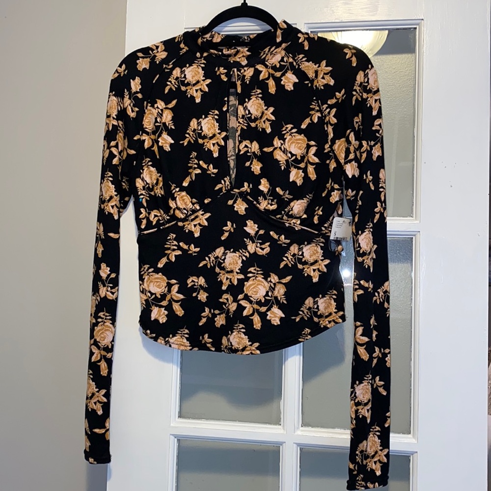 NWT Half Turtleneck Keyhole Floral Long Sleeve Top